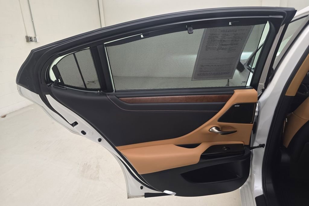 Used 2023 Lexus ES 300h Ultra Luxury image 27