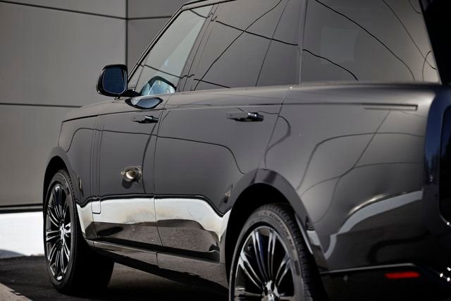 New 2025 Land Rover Range Rover Long Wheelbase SE AWD/4WD image 11