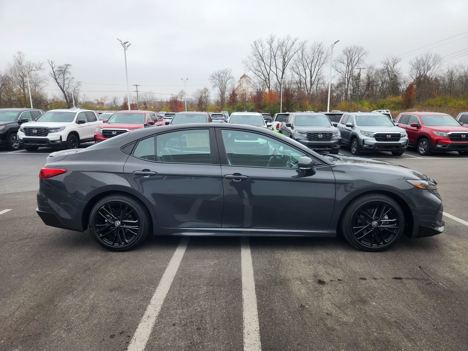 Used 2025 Toyota Camry SE image 7