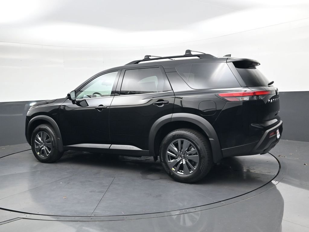 Used 2025 Nissan Pathfinder SV image 7