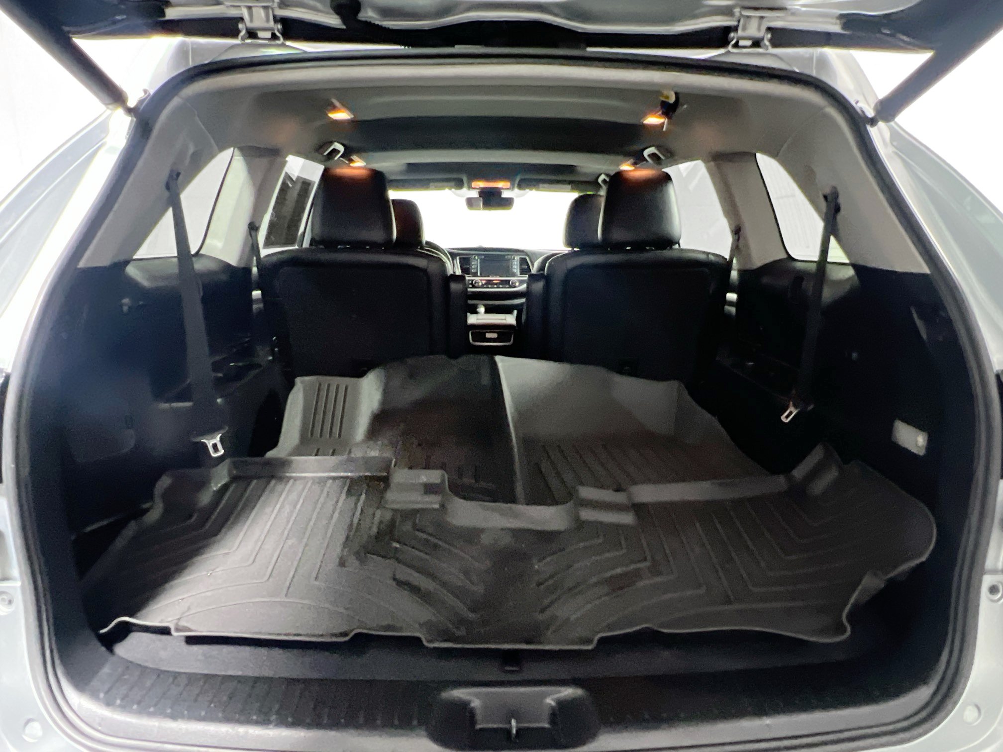 Used 2019 Toyota Highlander XLE FWD image 34