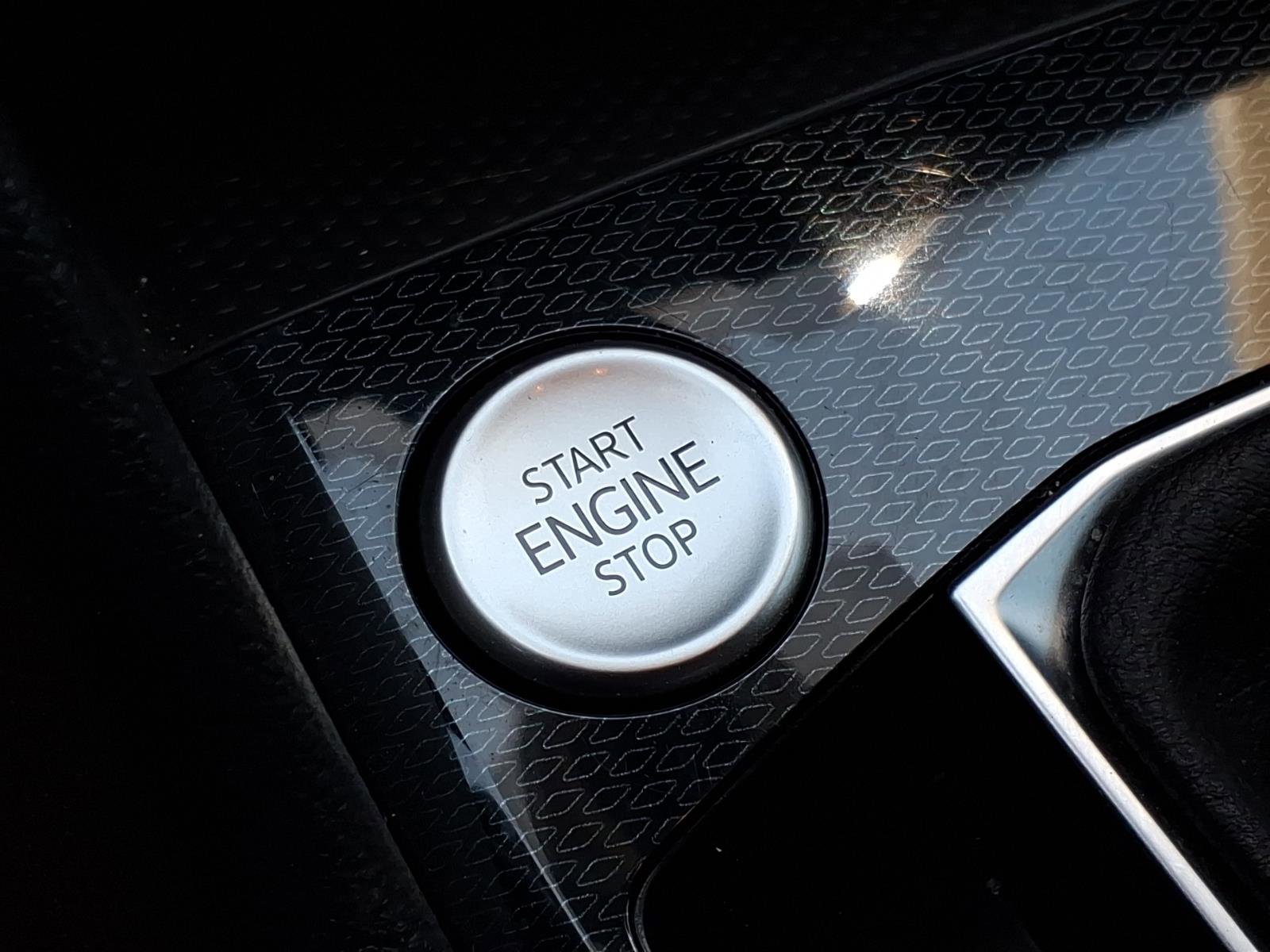 Certified 2025 Volkswagen Taos S FWD image 31