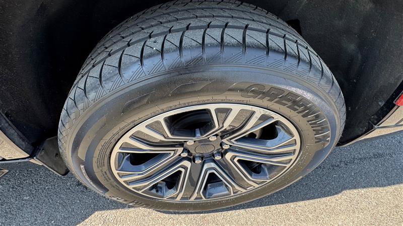 Used 2024 Jeep Wagoneer L Series II w/ Flexible Seating Group RWD image 30