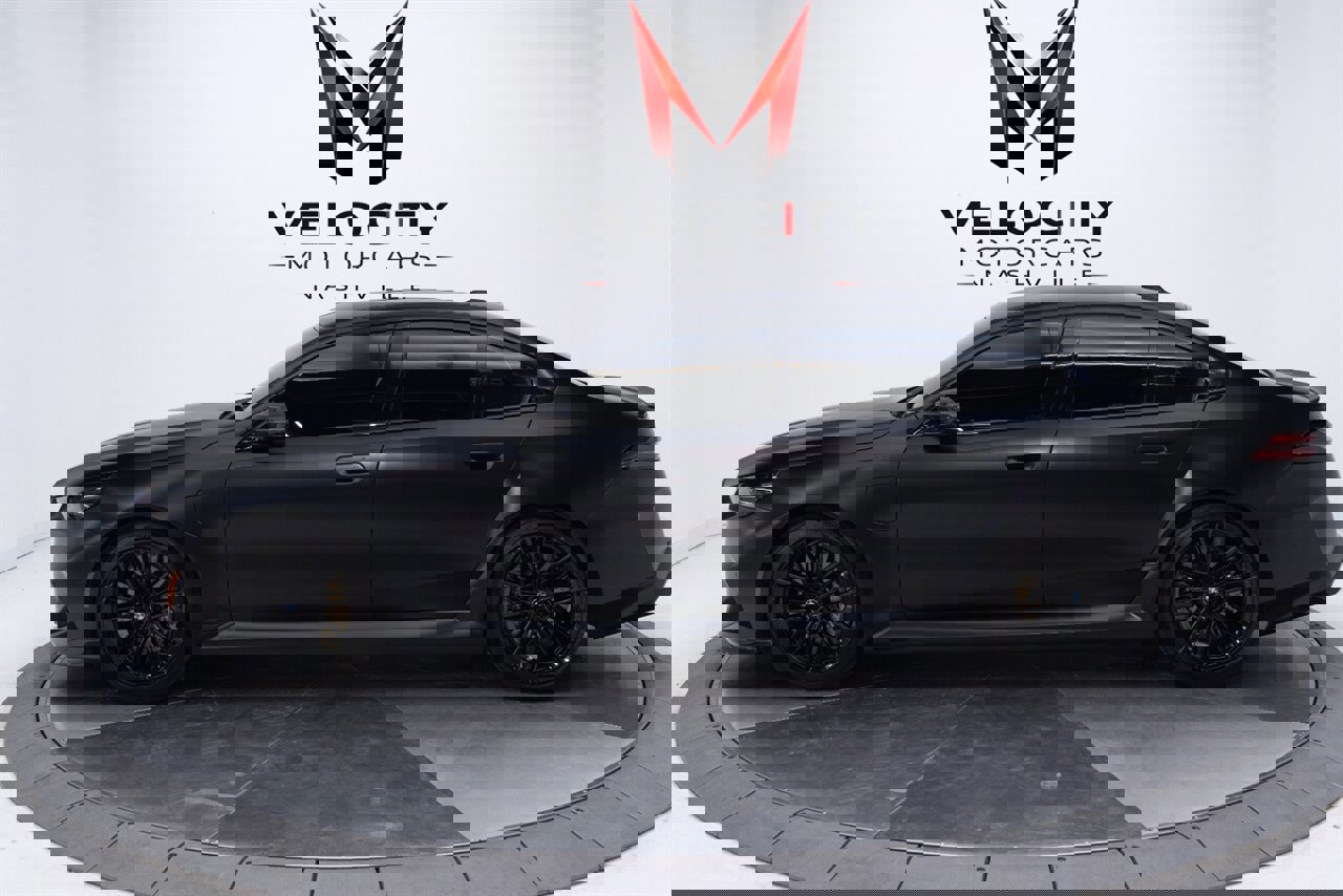 Used 2025 BMW M5 w/ Carbon Package image 17