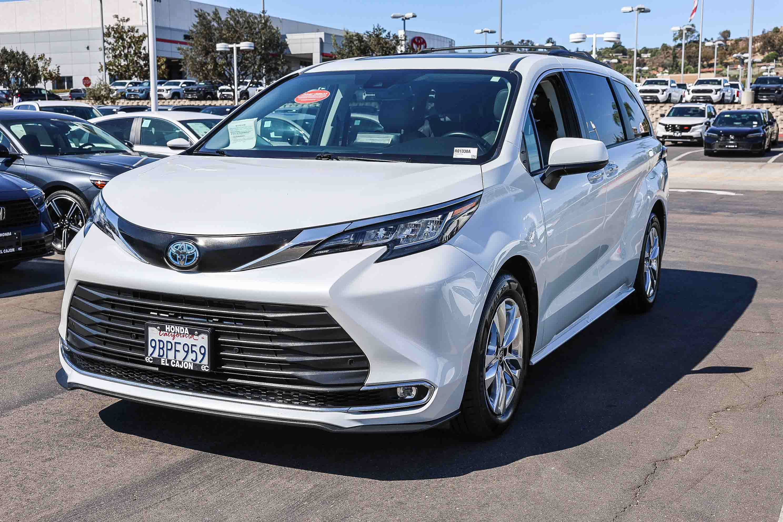 Used 2022 Toyota Sienna XLE w/ XLE Plus Package FWD image 23