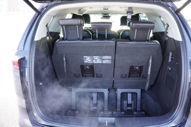 Used 2023 Kia Carnival EX image 21