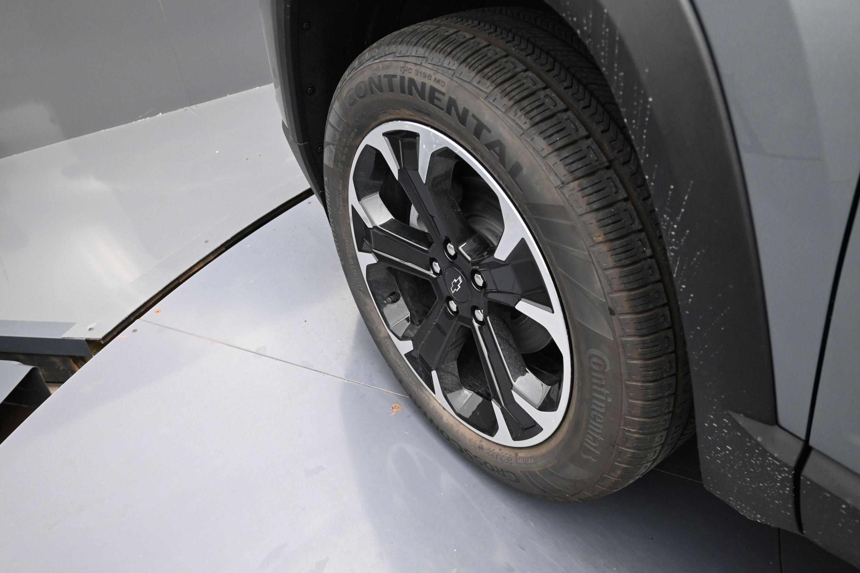 New 2027 Chevrolet Equinox LT w/ Convenience Package II FWD image 36