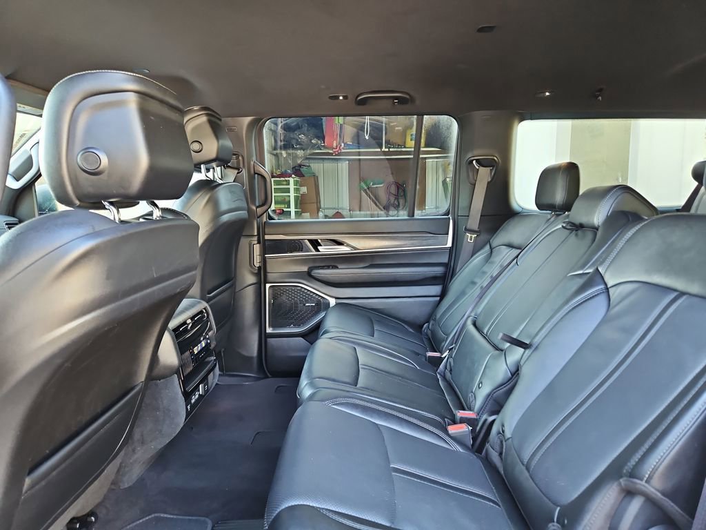 Used 2024 Jeep Wagoneer L Series III w/ Flexible Seating Group image 29