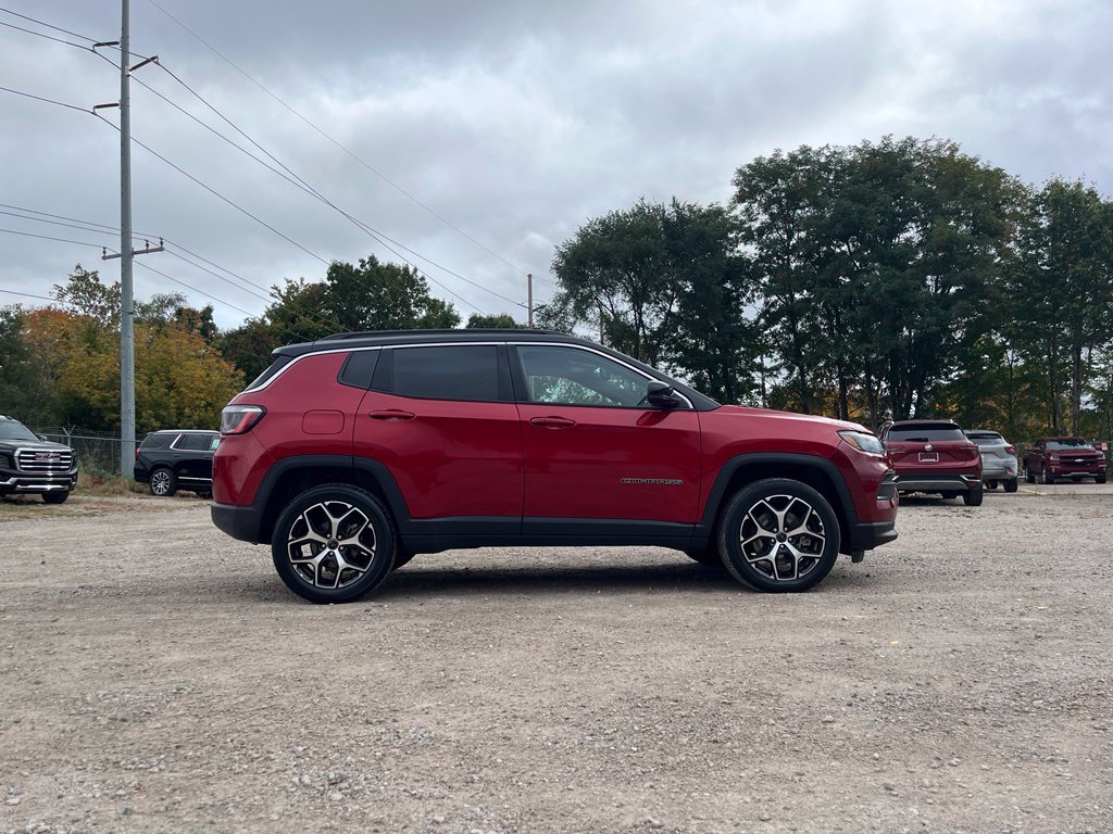 Used 2025 Jeep Compass Limited AWD/4WD image 6