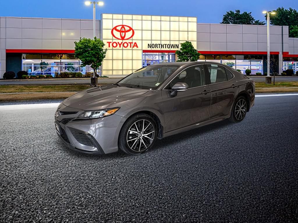 Used 2024 Toyota Camry SE w/ Cold Weather Package AWD/4WD image 2