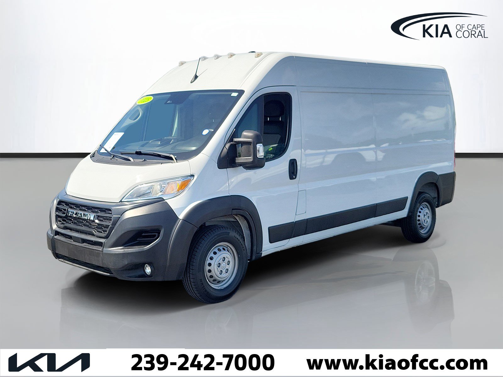 Used 2025 RAM ProMaster 2500 w/ Convenience Group FWD image 3