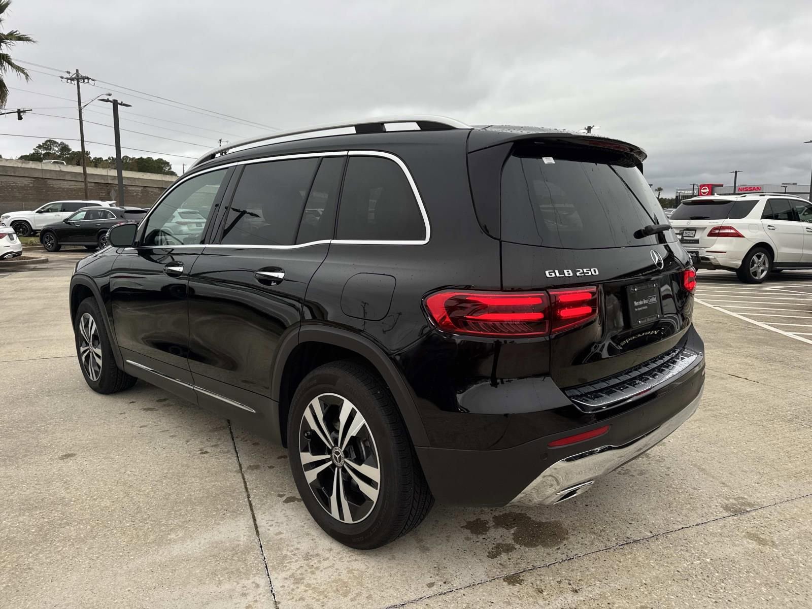 Used 2025 Mercedes-Benz GLB 250 4MATIC image 7