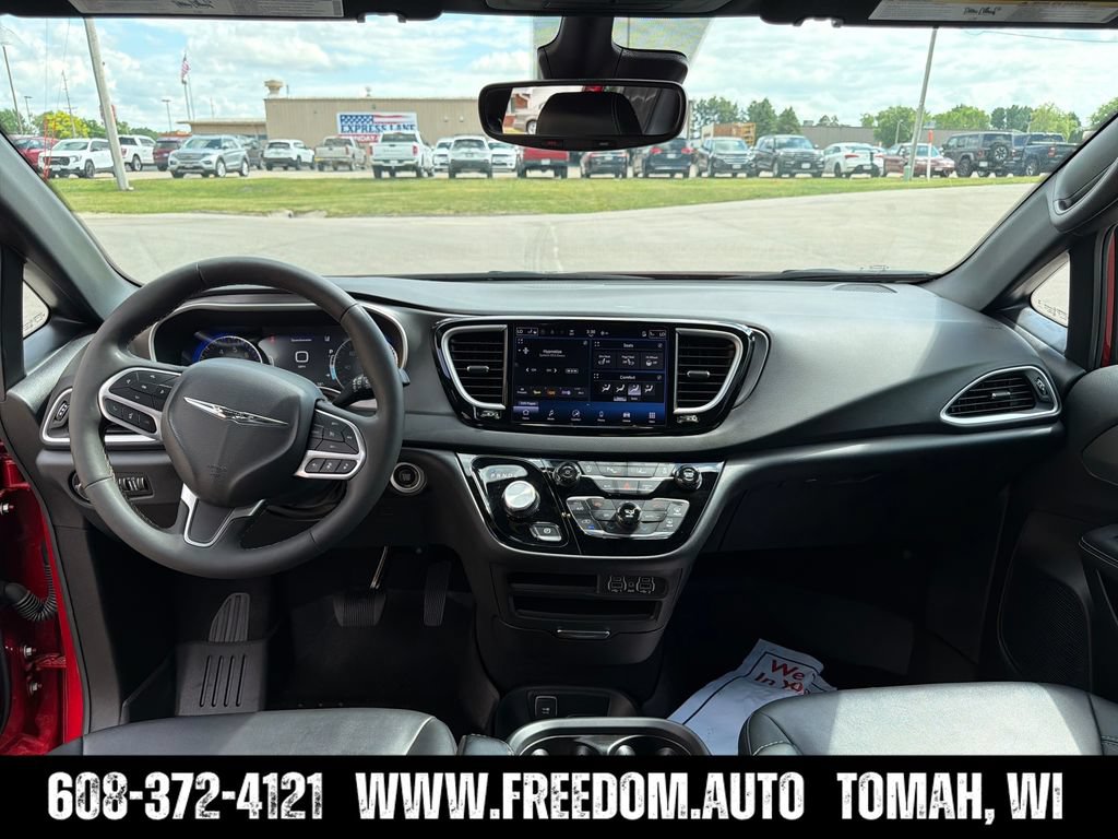 Used 2025 Chrysler Pacifica Select FWD image 20