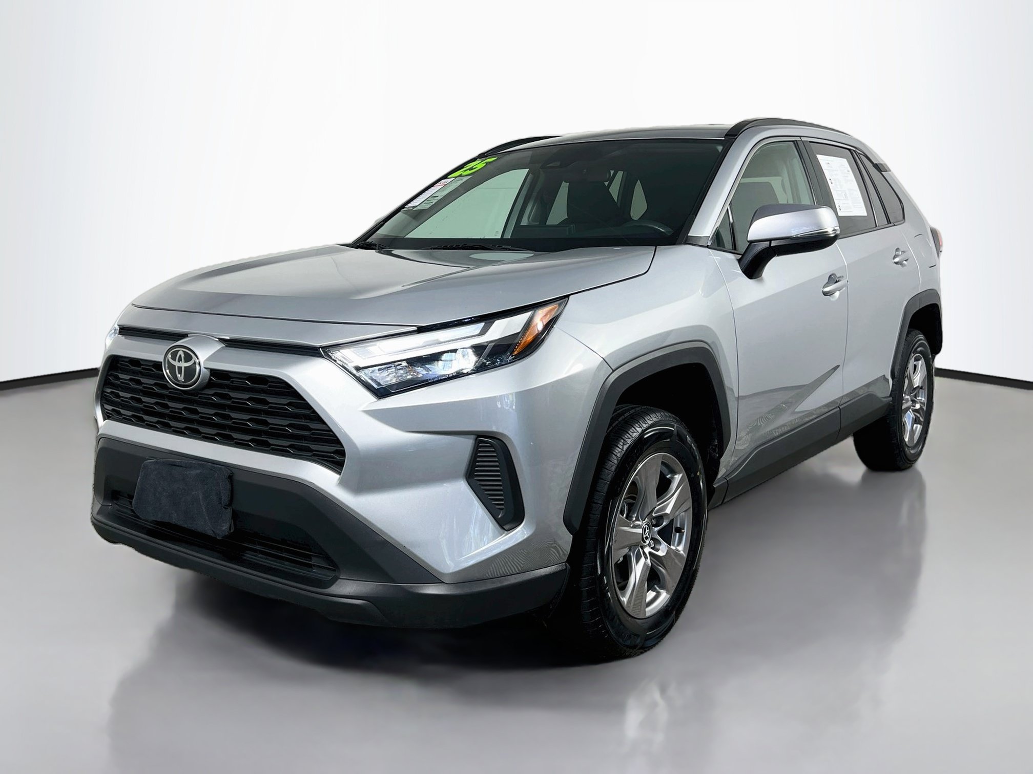 Used 2025 Toyota RAV4 XLE FWD image 10