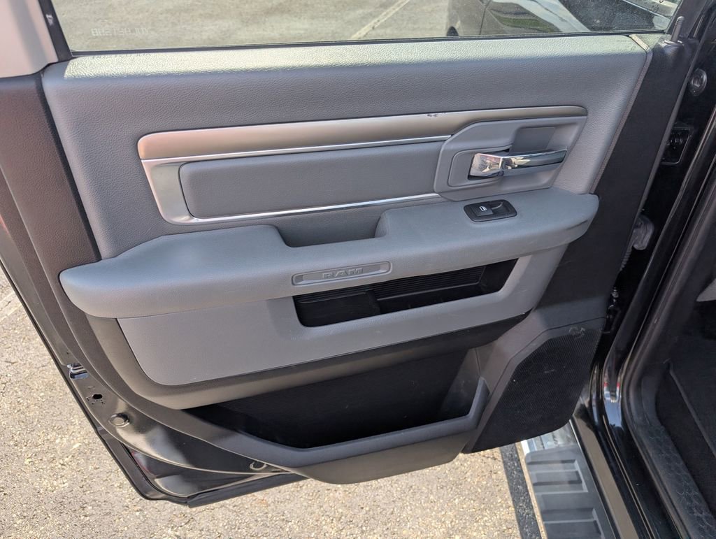 Used 2016 RAM 1500 Classic SLT w/ SLT Plus D￩cor Group AWD/4WD image 11