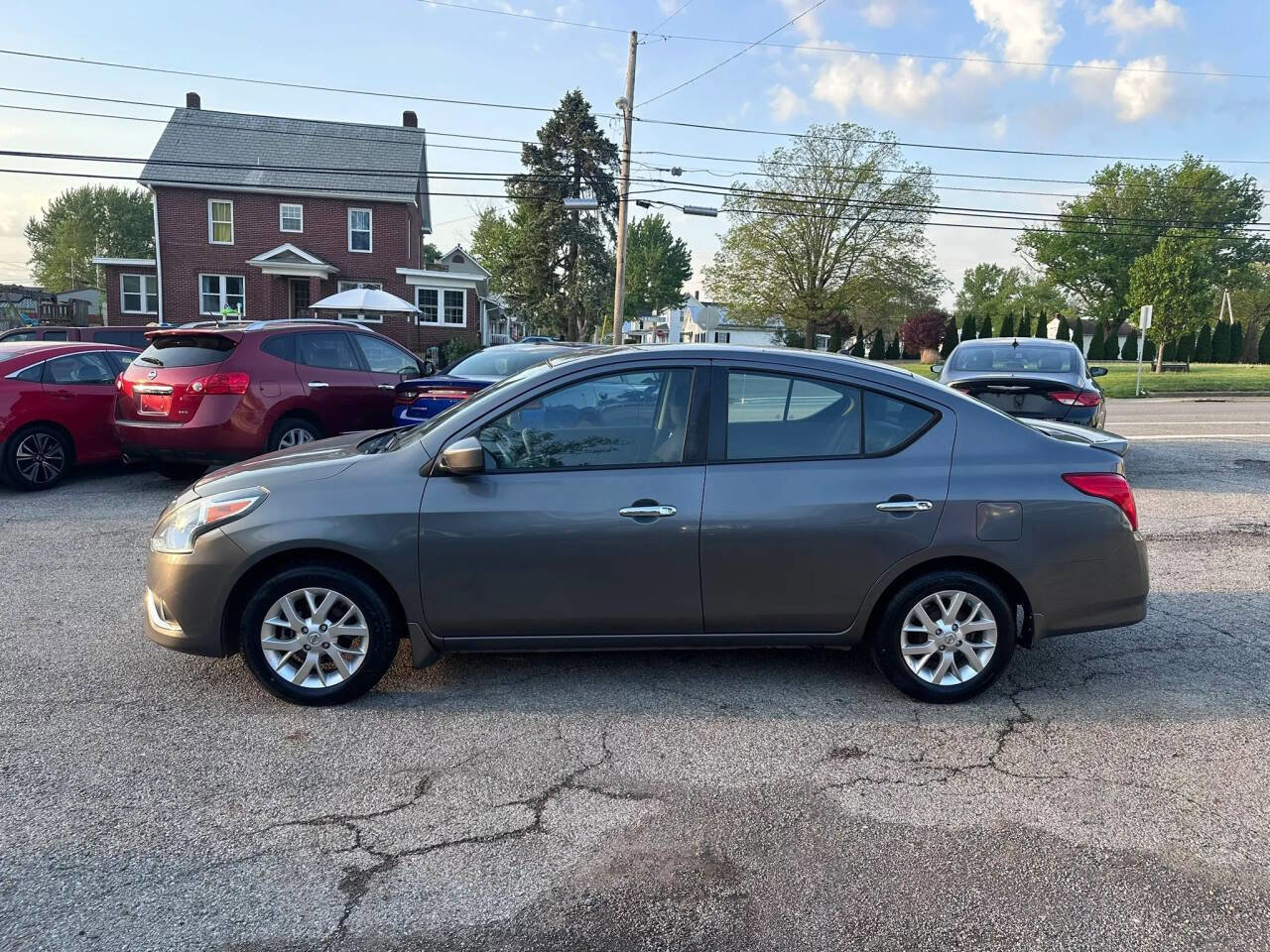 Used 2016 Nissan Versa SV w/ SV Appearance Package FWD image 5