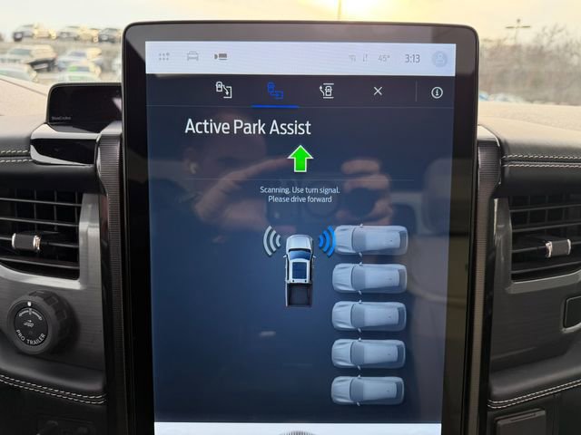 Used 2022 Ford F150 Lightning Platinum image 30