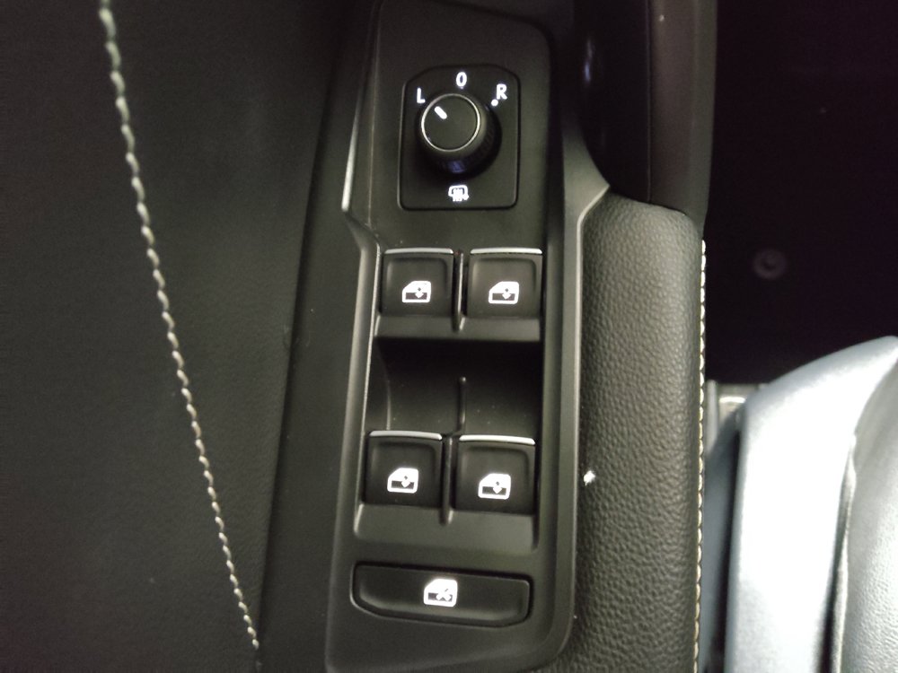 Used 2022 Volkswagen Tiguan SE R-Line FWD image 27