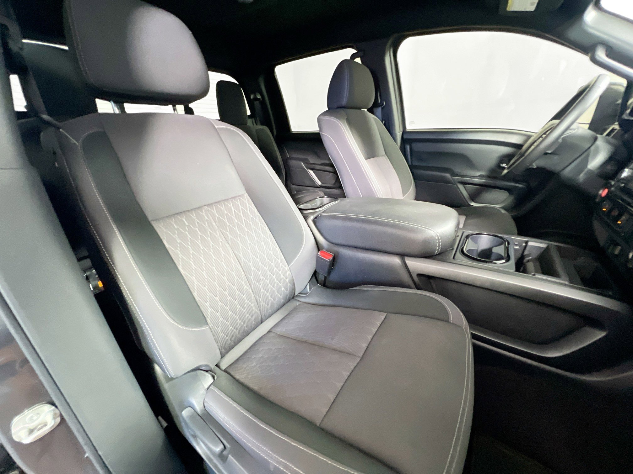 Used 2023 Nissan Titan SV w/ SV Convenience Package RWD image 31