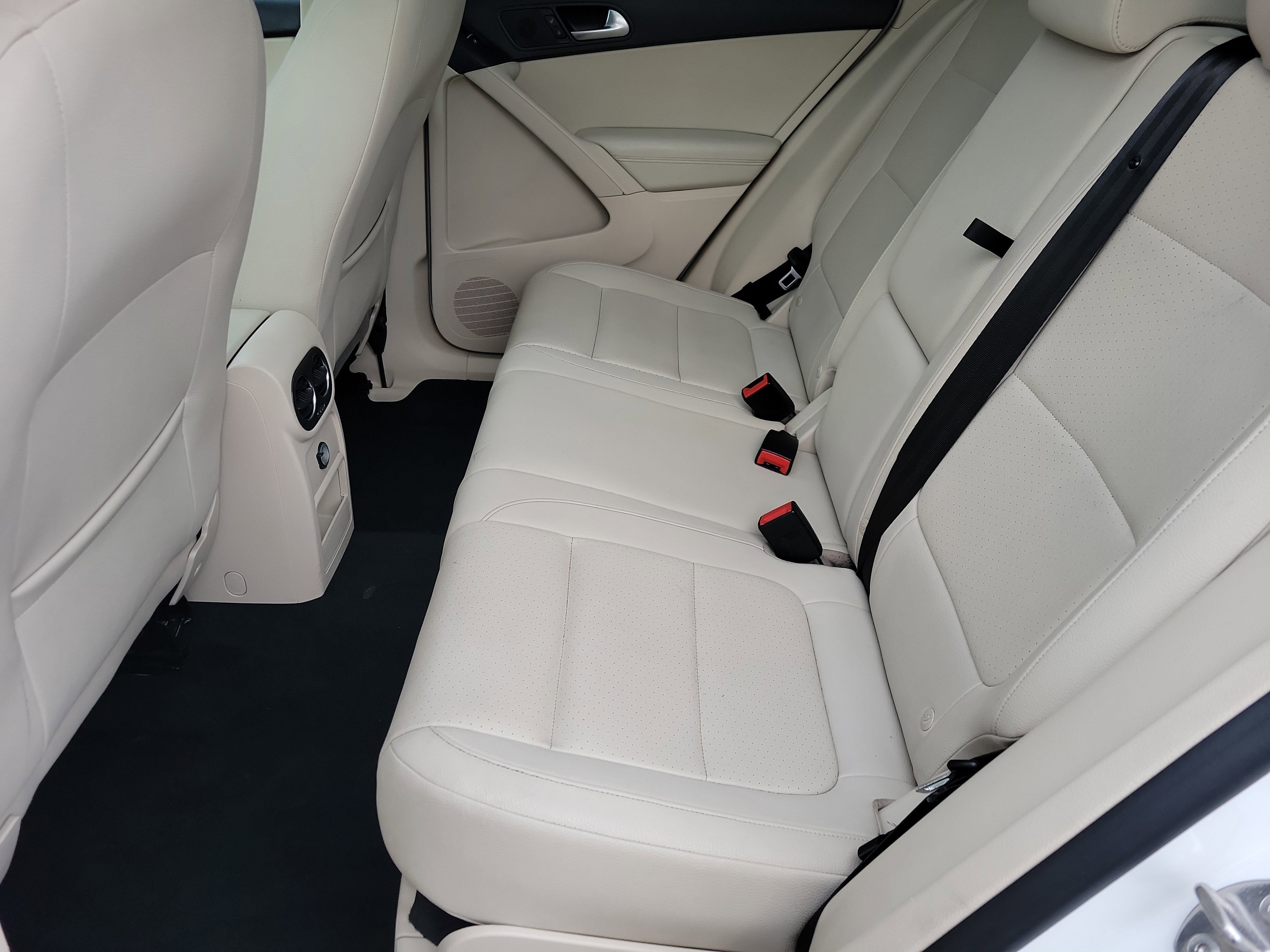 Used 2013 Volkswagen Tiguan SEL image 9