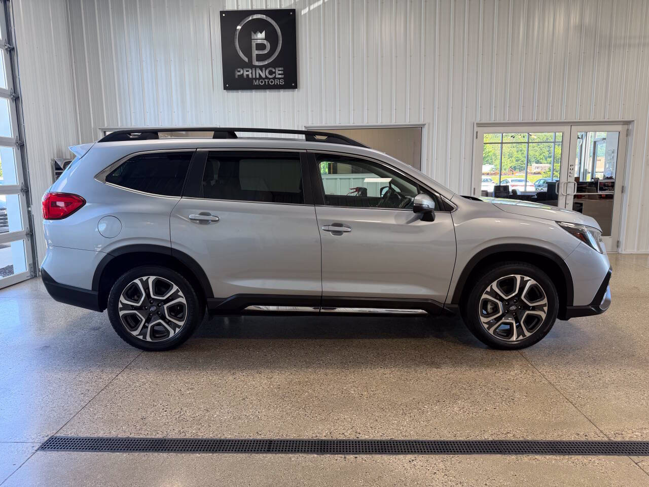Used 2023 Subaru Ascent Limited AWD/4WD image 5