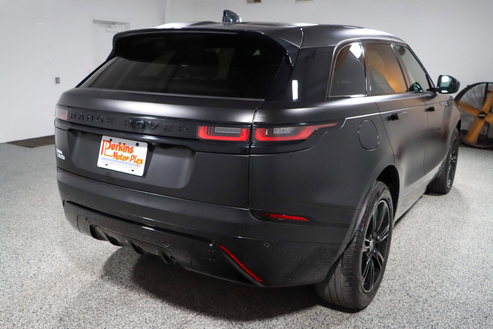 Used 2023 Land Rover Range Rover Velar R-Dynamic S AWD/4WD image 7