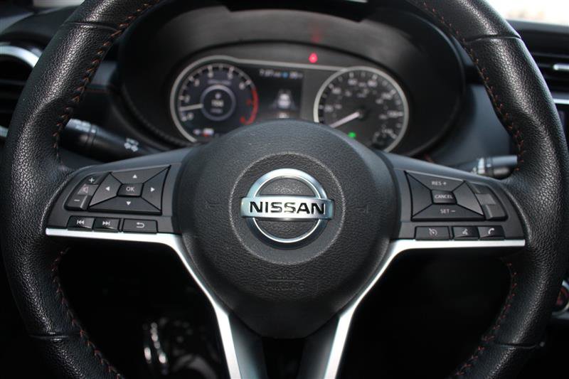 Used 2022 Nissan Versa SR FWD image 14