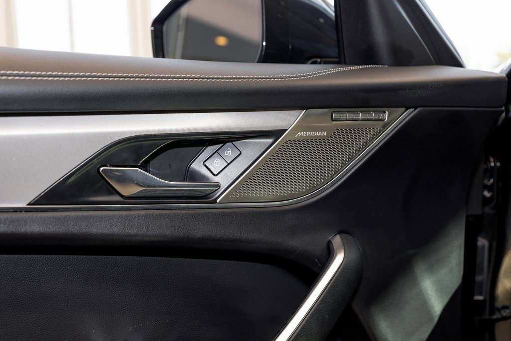 Used 2025 Jaguar F-PACE R-Dynamic S image 21