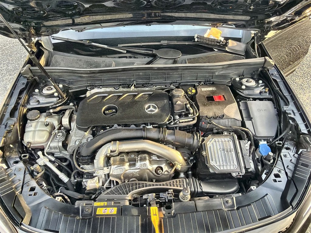 Used 2024 Mercedes-Benz GLB 250 4MATIC w/ Exclusive Package image 18