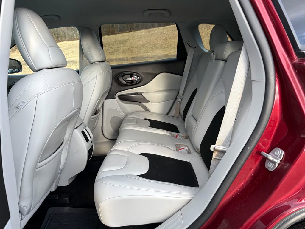 Used 2021 Jeep Cherokee Latitude Plus image 23