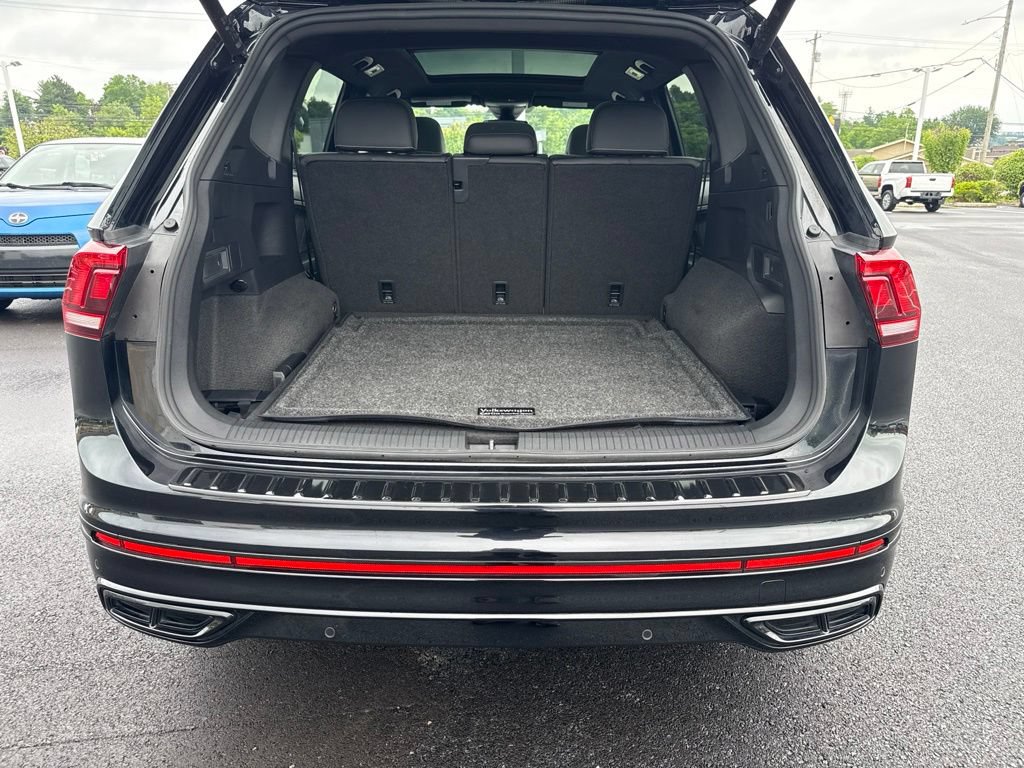 Used 2024 Volkswagen Tiguan SE R-Line AWD/4WD image 4