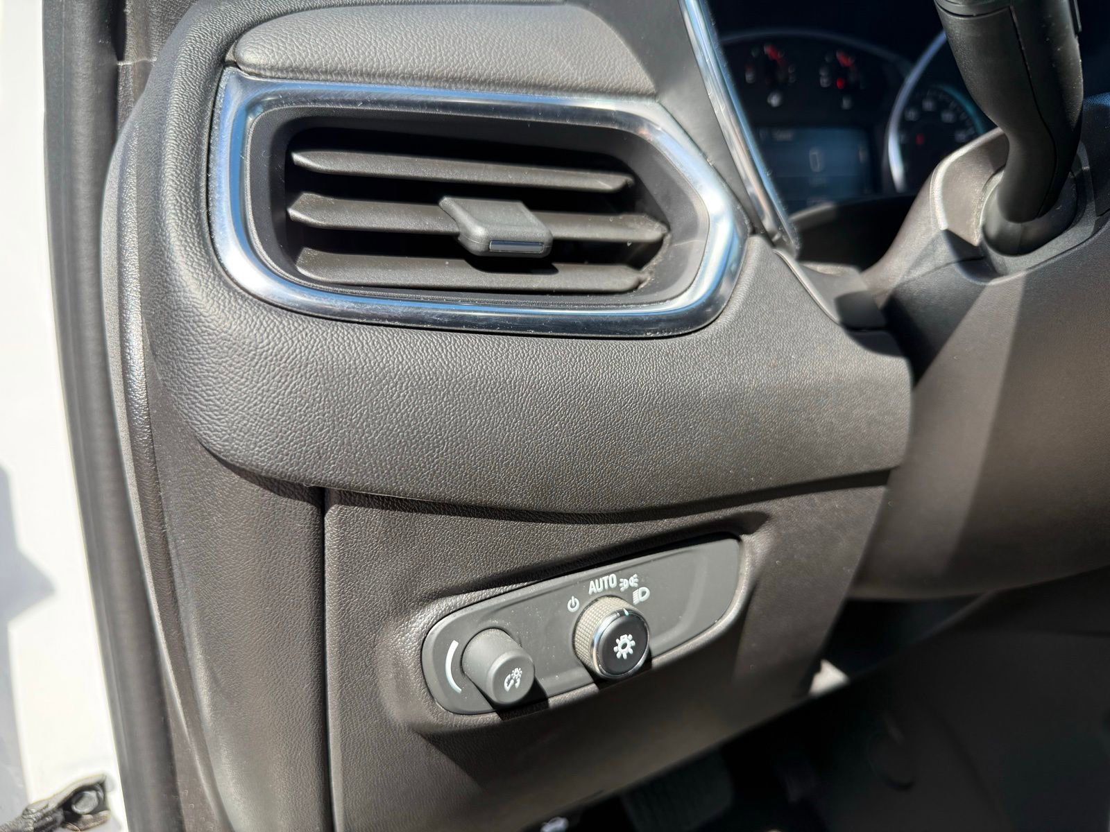 Used 2024 Chevrolet Equinox LT image 13