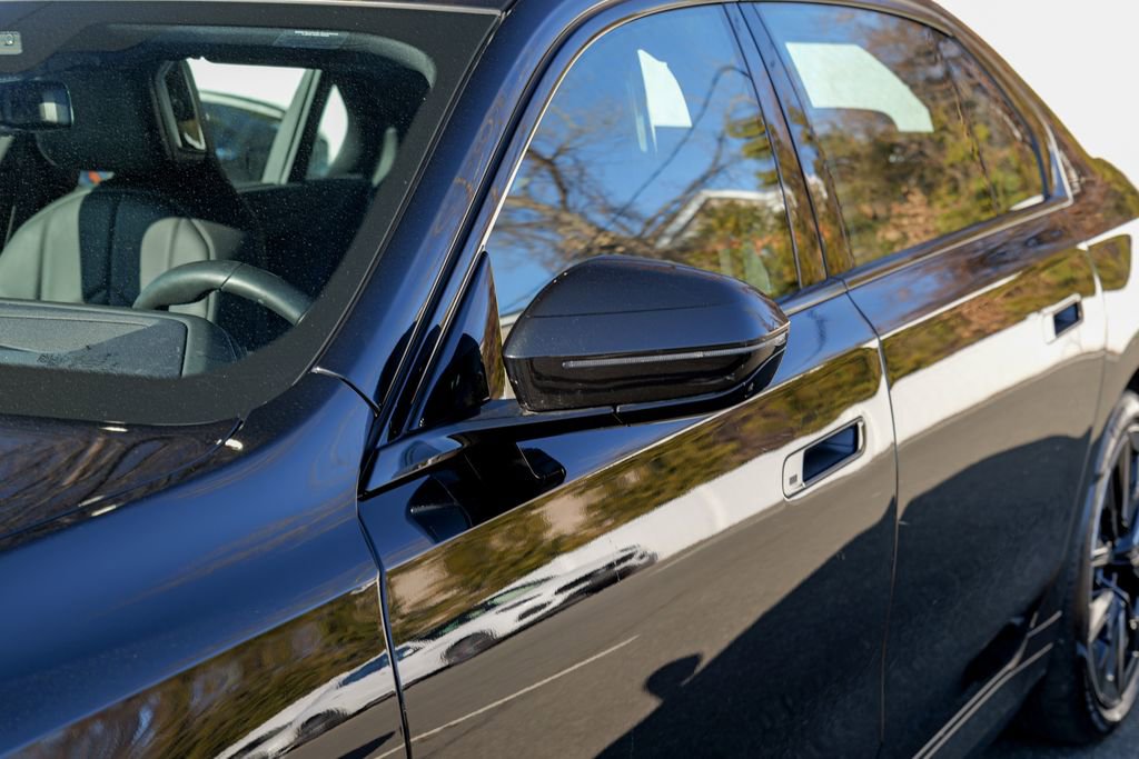 Used 2023 BMW 740i w/ Parking Assistance Package image 11