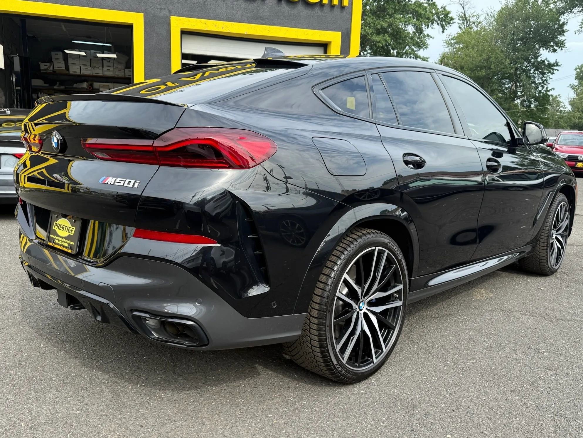 Used 2021 BMW X6 M50i w/ Executive Package image 5