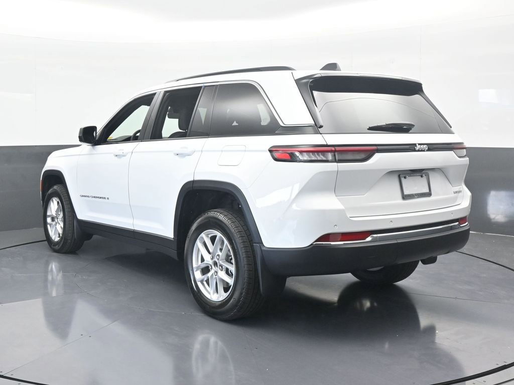 Used 2025 Jeep Grand Cherokee Laredo X RWD image 4