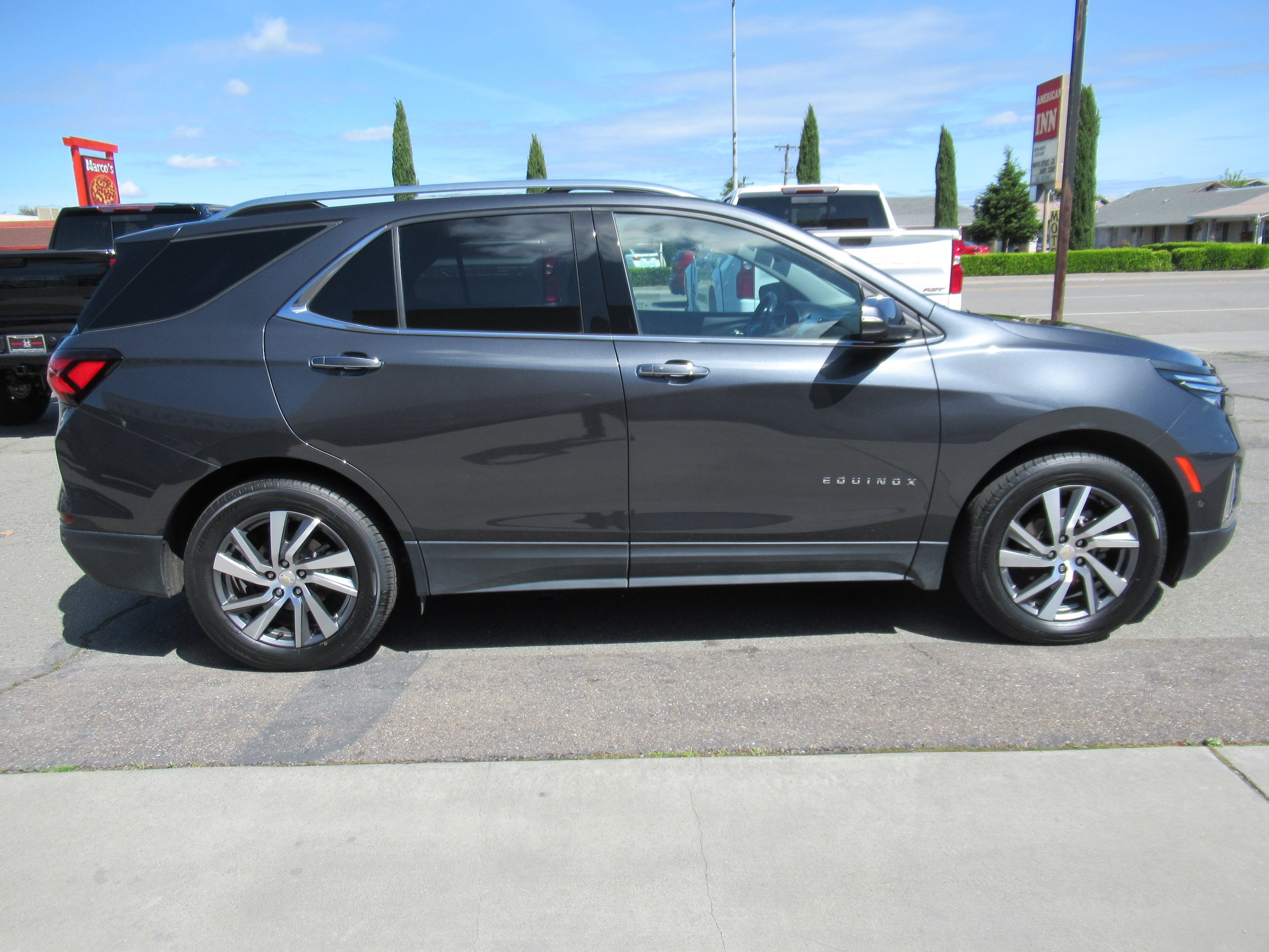 Used 2022 Chevrolet Equinox Premier AWD/4WD image 5