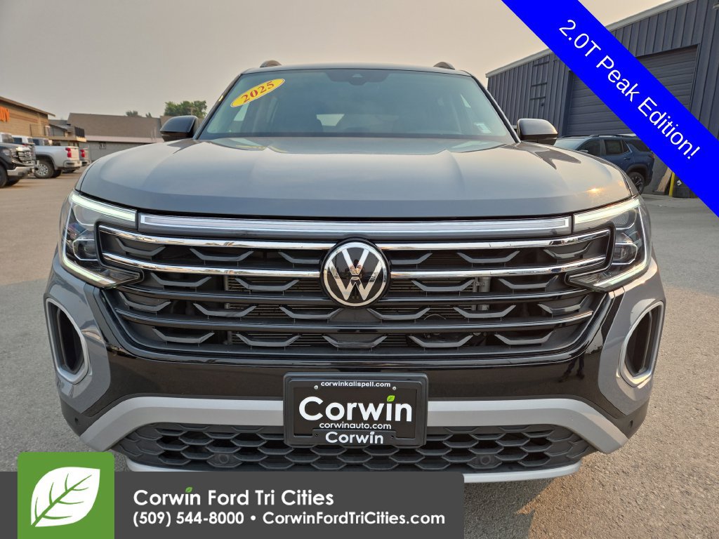 Used 2025 Volkswagen Atlas Peak Edition SE AWD/4WD image 4