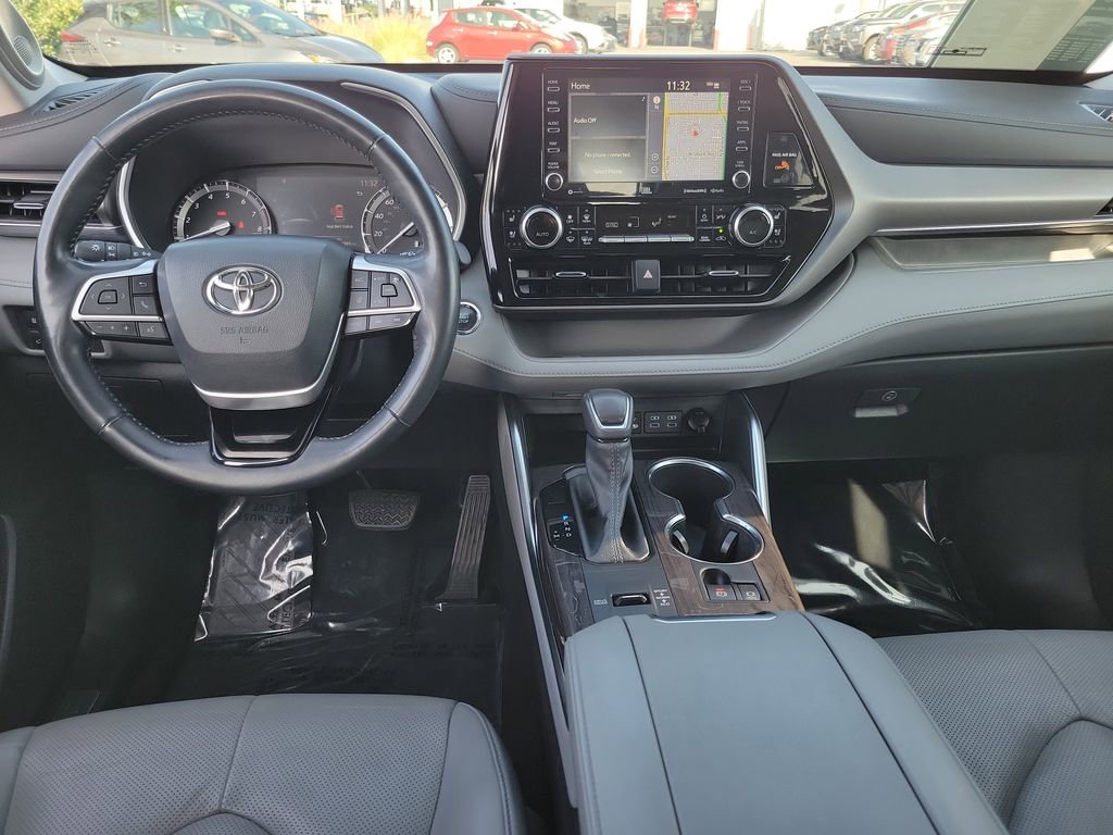 Used 2022 Toyota Highlander Limited image 5