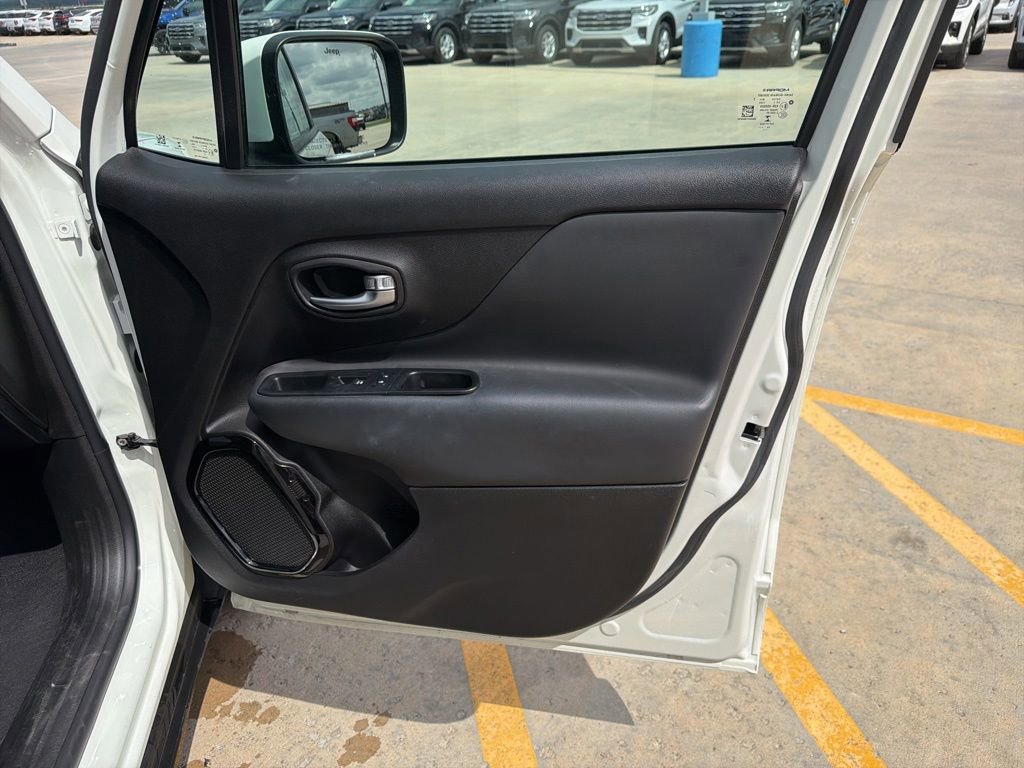 Used 2017 Jeep Renegade Altitude FWD image 24
