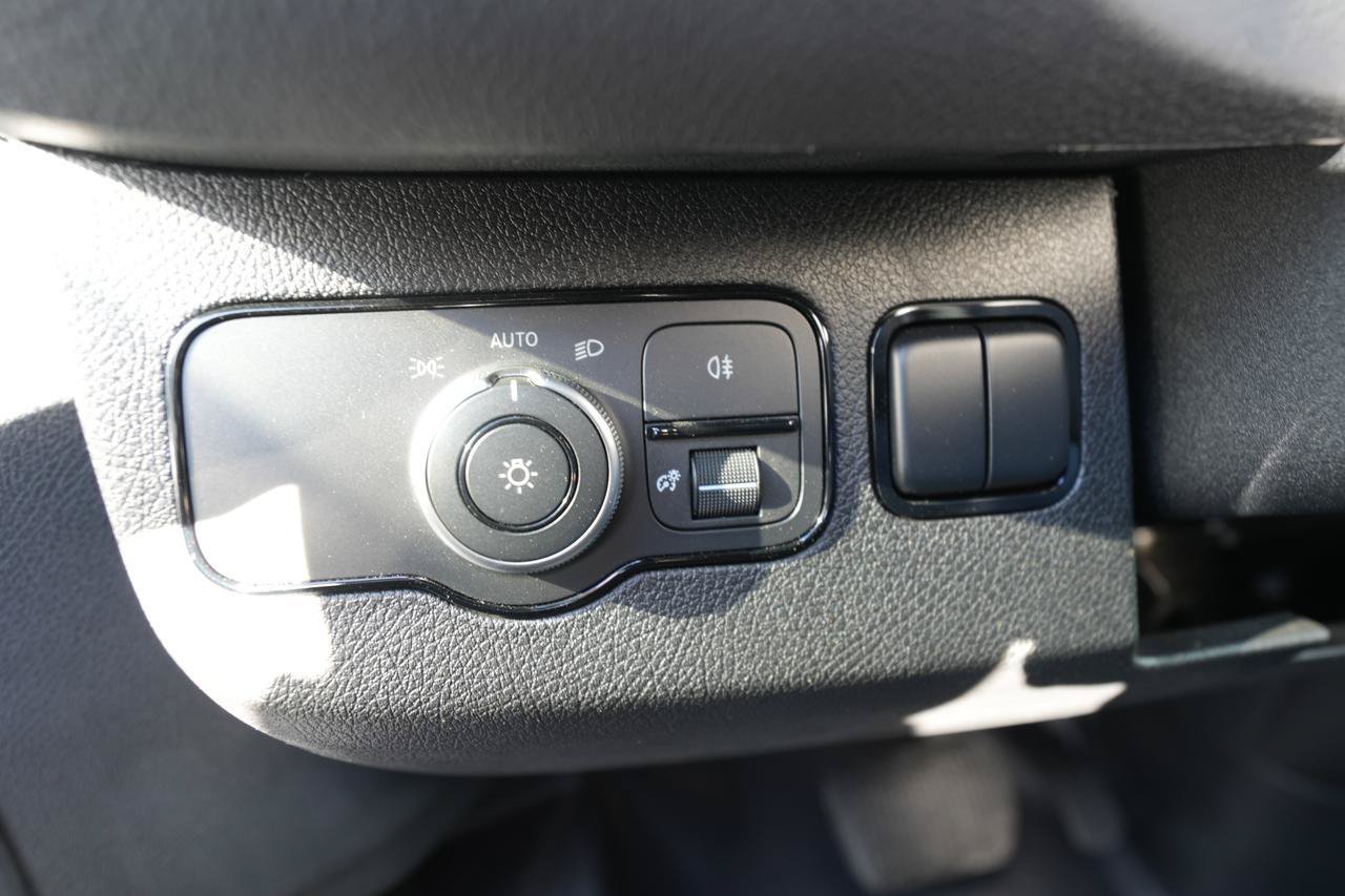 Used 2024 Mercedes-Benz Sprinter 2500 image 21