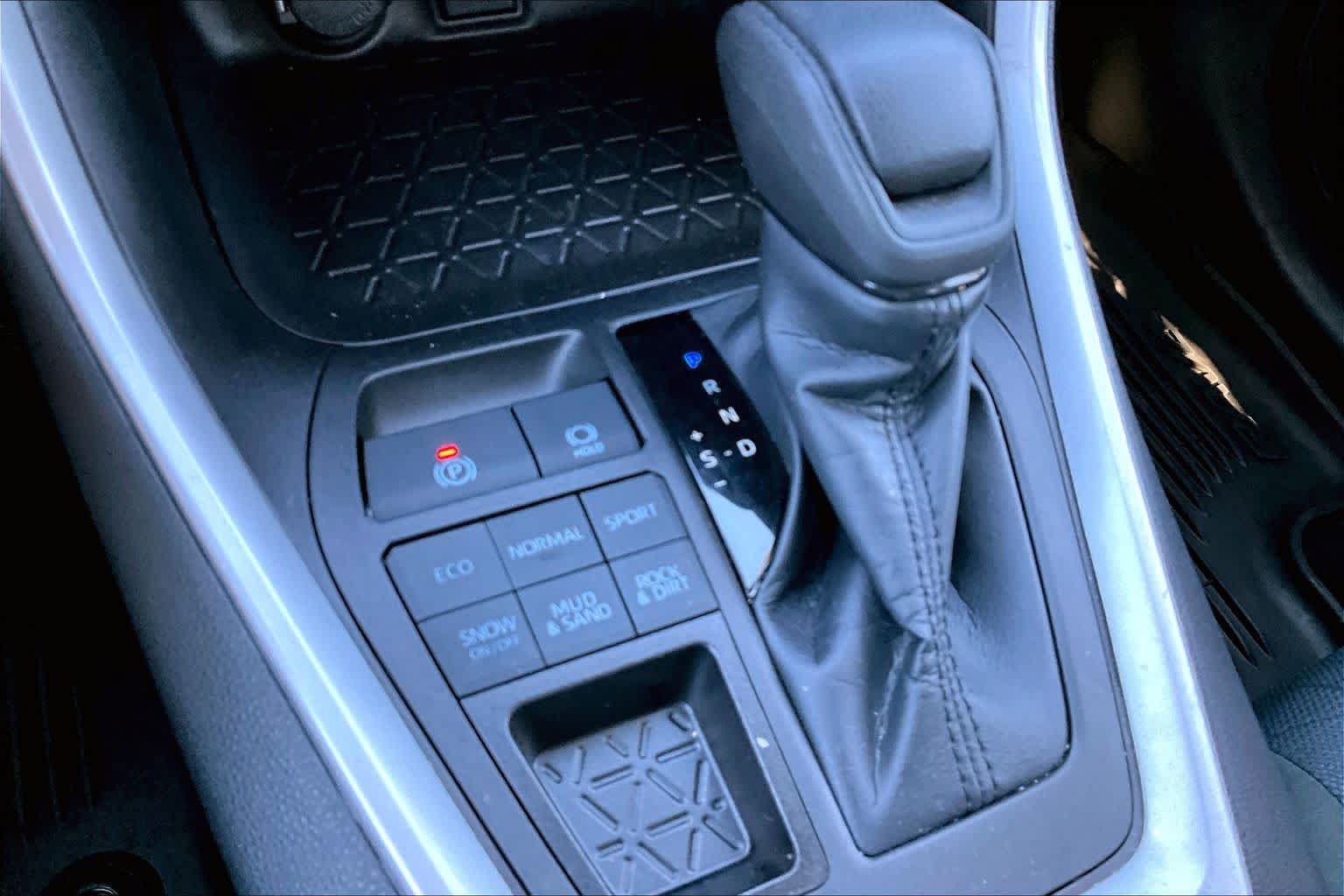 Certified 2022 Toyota RAV4 XLE AWD/4WD image 33