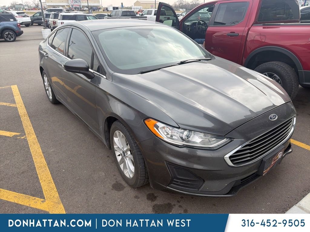 Used 2020 Ford Fusion SE image 2