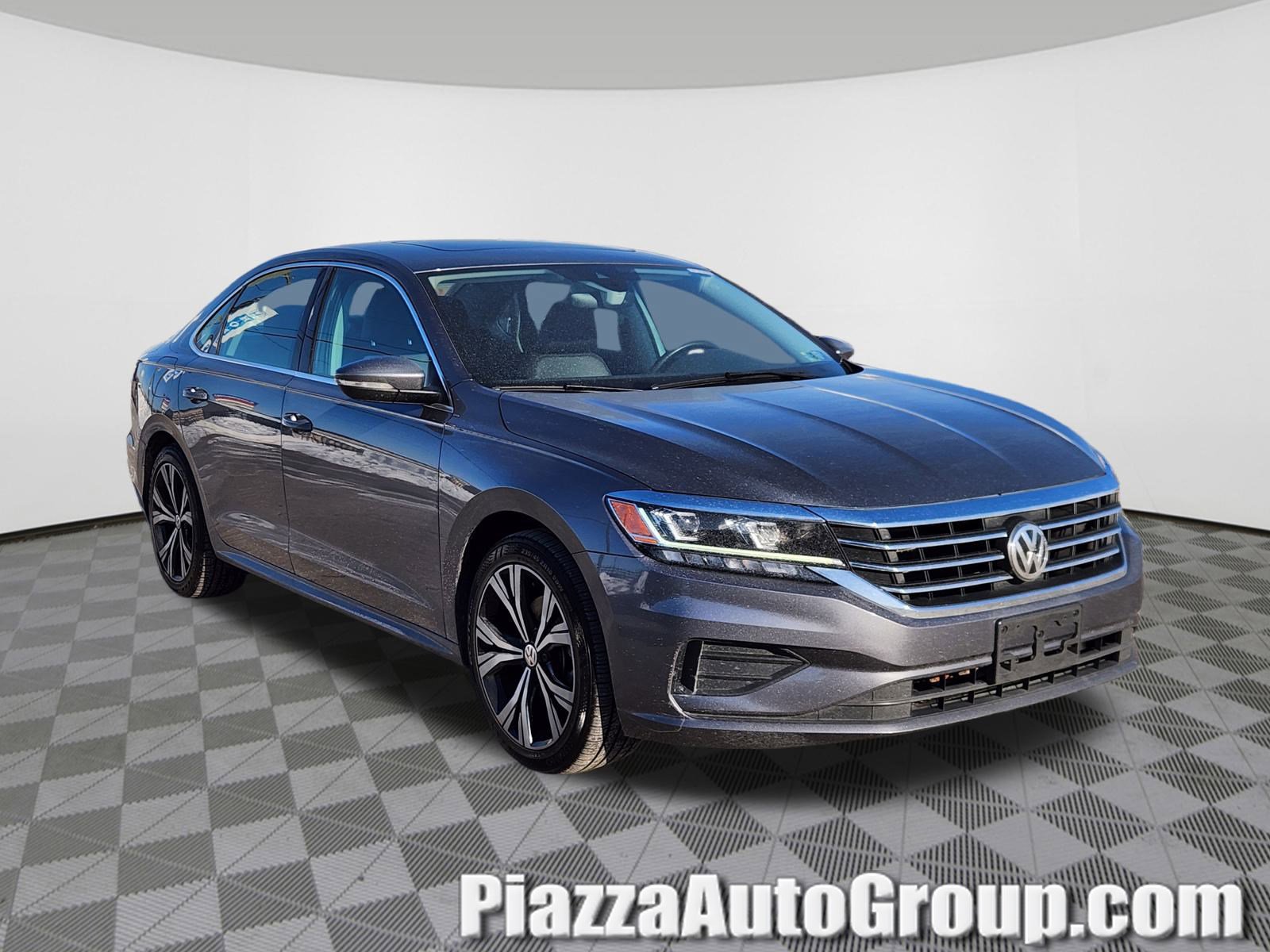 Used 2022 Volkswagen Passat 2.0T SE image 1