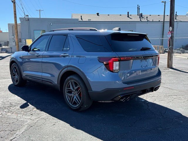 Used 2025 Ford Explorer ST AWD/4WD image 3