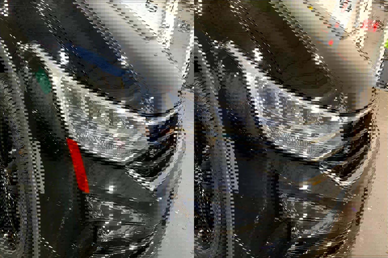 Used 2022 Volkswagen Tiguan SE R-Line image 28