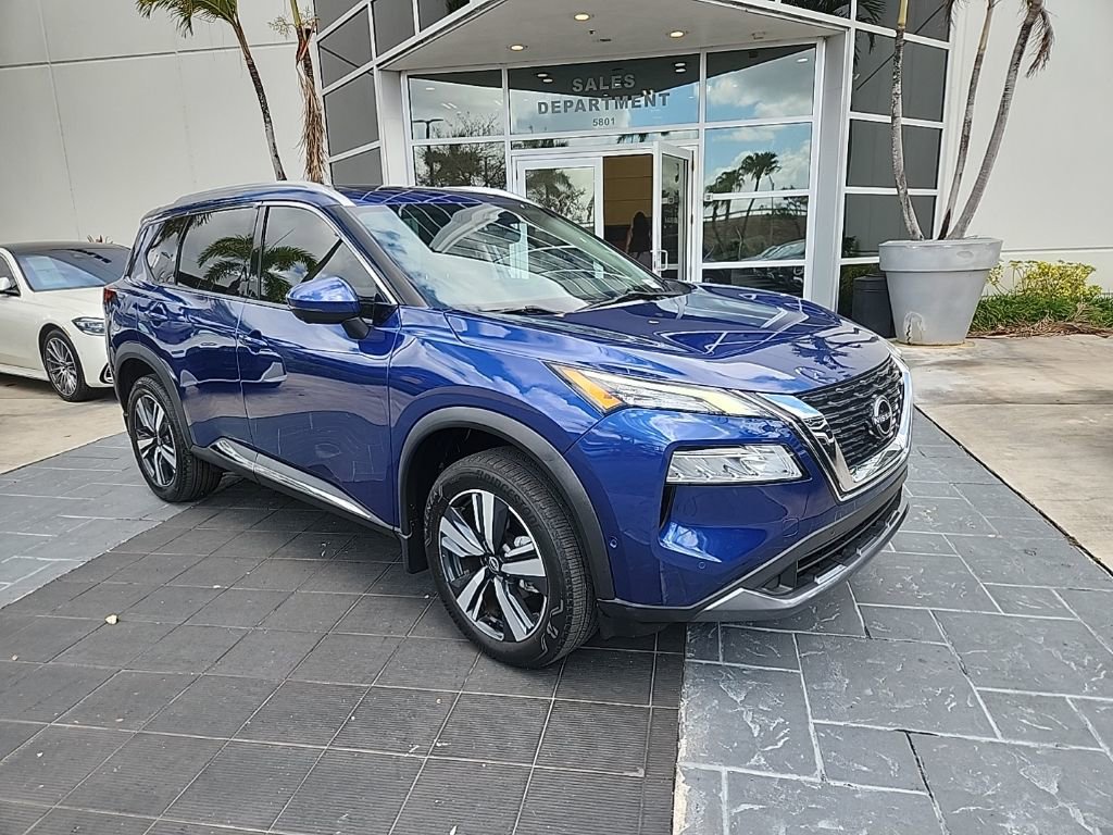 Used 2023 Nissan Rogue SL w/ SL Premium Package image 2