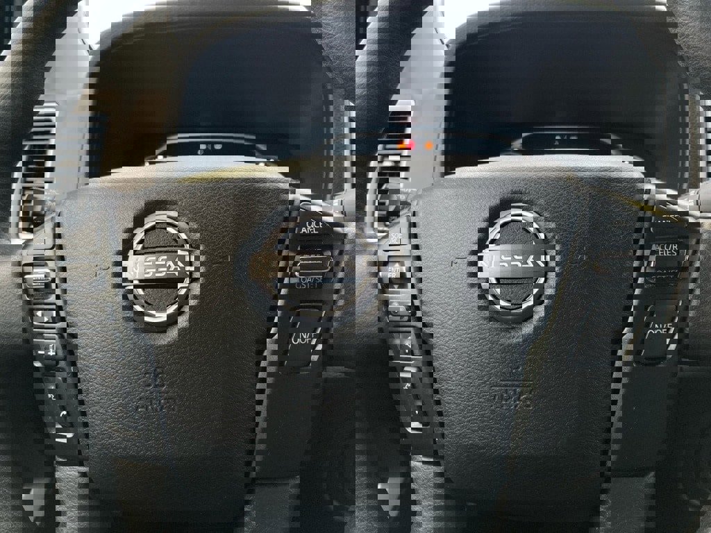 Used 2024 Nissan Frontier SV image 17