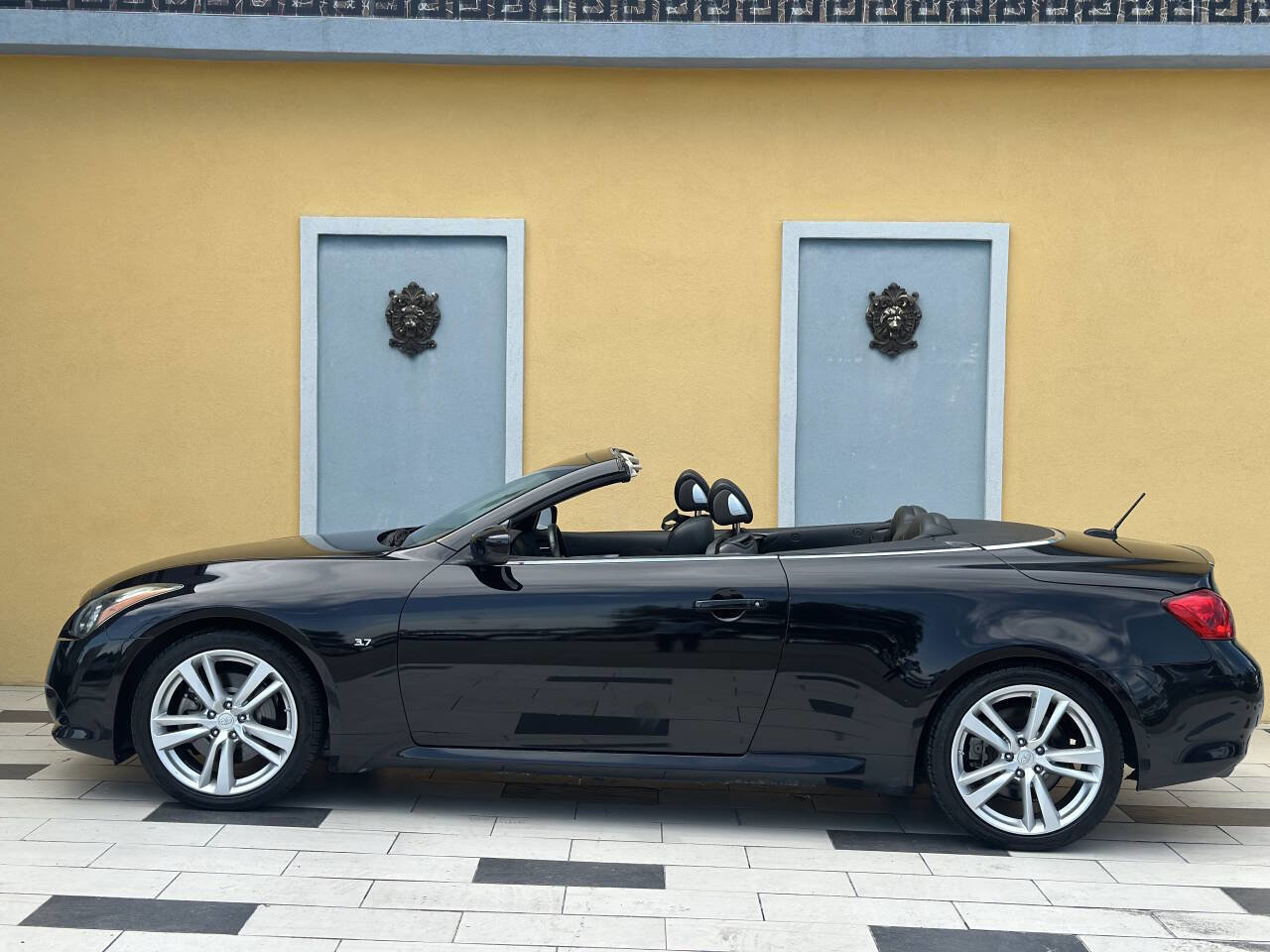 Used 2014 INFINITI Q60 Convertible w/ Premium Package image 17