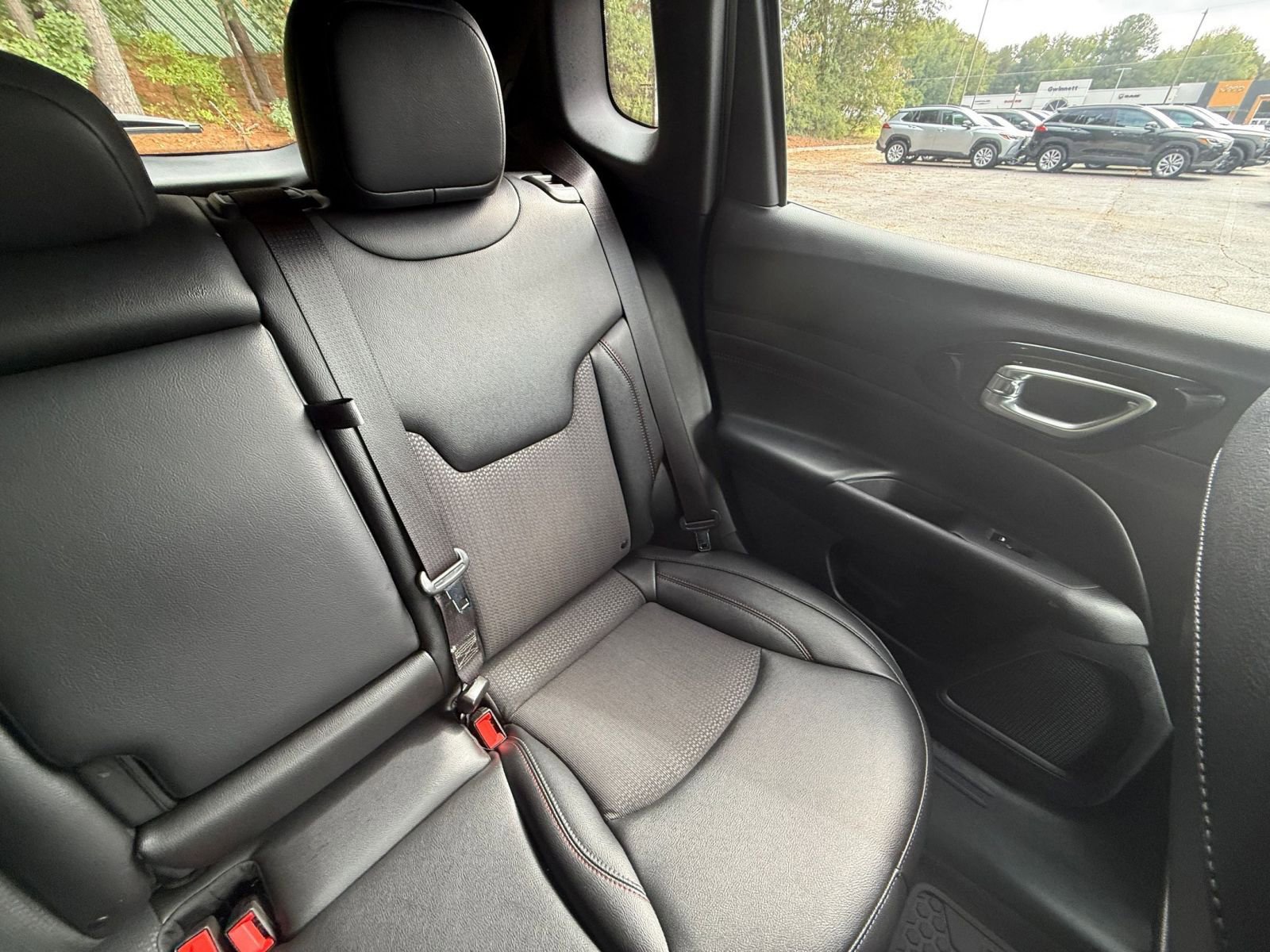 Used 2025 Jeep Compass Trailhawk image 37