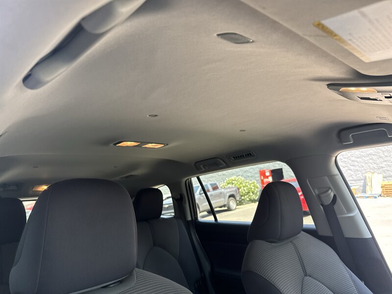 Used 2024 Toyota Highlander LE AWD/4WD image 27